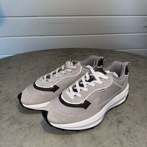 Mache Runner  “Le Pere” 
Never Worn
Size 12
